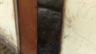 बस्ती में स्कूल बना शौचालय !