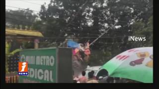 Lord Ganesh Idol Collapsed In Banjara Hills While Moving for Nimajjanam | Hyderabad | iNews